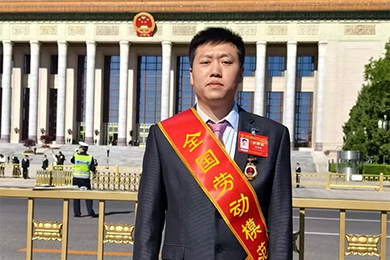 喜報(bào) | 聯(lián)得裝備肖清雄榮獲2025年“全國勞動(dòng)模范” 喜報(bào) | 聯(lián)得裝備肖清雄榮獲2025年“全國勞動(dòng)模范”